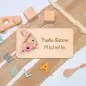 Preview: Personalisierte Frühstücksbrettchen für Kinder – Einzigartige Geschenkideen mit Liebe zum Detail Frohe Ostern als Ostergeschenk Hase mit Blumen in rosa