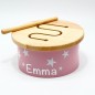 Mobile Preview: Kids Concept 1000152 - Kinder Musikinstrument Mini Trommel aus Holz in Rosa Pink personalisiert mit Namen