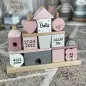 Preview: Holz Stapel- und Steckspiel Haus rosa Label-Label Personalisierbar Geburtsdaten Namen LLWT-25088 bedruckt personalisierbar