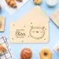Preview: Personalisiertes Frühstücksbrettchen mit Lasergravur für Kinder mit Namen - Babygeschenk für Kinder mit Lasergravur und Eule als Taufgeschenk zur Taufe