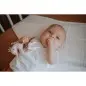 Preview: Handlicher Baby-Beißring "Schwan Ivy" mit Holzring zur Förderung von Bewegung und Koordination.