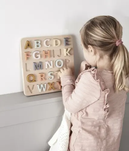 Kids Concept ABC Puzzle Steckspiel Lernspiel mit Buchstaben
