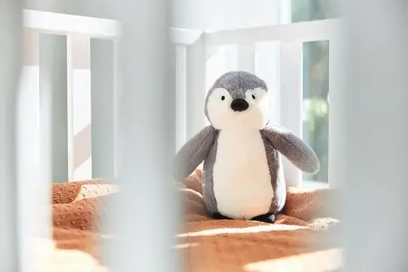 Jollein 037-001-65369 Baby Kuscheltier Schmusetier Pinguin grau aus Teddyplüsch