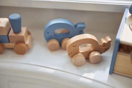 Jollein Meerestier Blau & Braun - Baby Holzspielzeug mit Name personalisierbar