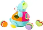 Ein Spielzeugmäuschen mit verschiedenen geometrischen Plüschformen und zusätzlichen sensorischen Funktionen wie Quietschen, Rasseln und Knistern.