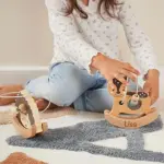 Bieco Holzspielzeug Motorikschleife mit Wippe Lernspielzeug Reh - Personalisiert mit Name und Lasergravur
