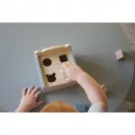JaBaDaBaDo - Formen-Steckspiel Box - Kinder Sortierbox aus Holz Blau - Personalisierbar mit Namen C2518 Teddy