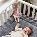 Jollein Baby Kuscheltier Hase in rosa / grau
