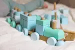Holzzug Holz-Eisenbahn blau | Liebelini | Bedruckt Personalisierbar mit Geburtsdaten