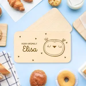 Personalisiertes Frühstücksbrettchen mit Lasergravur für Kinder mit Namen - Babygeschenk für Kinder mit Lasergravur und Eule mit Herzen
